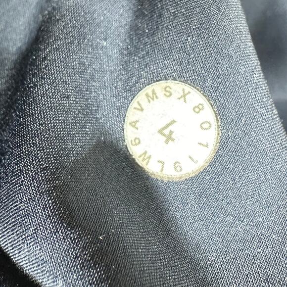 Lululemon On The Fly Crop Woven 23" True Navy Women's Size 4 Excellent Condition - Picture 9 of 12